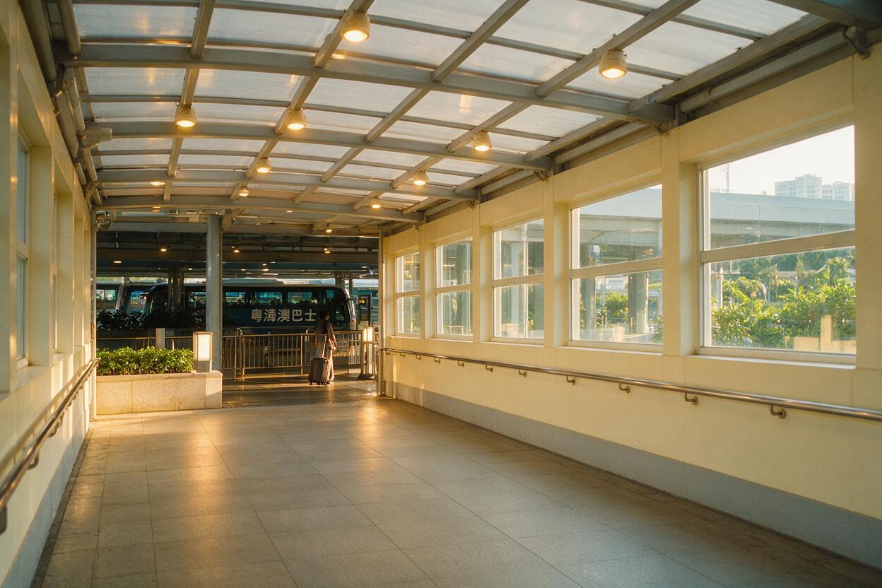 文章中段场景：饭后散步：深圳湾公园（免费）如果时间充裕，可以顺路去深圳湾公园走走